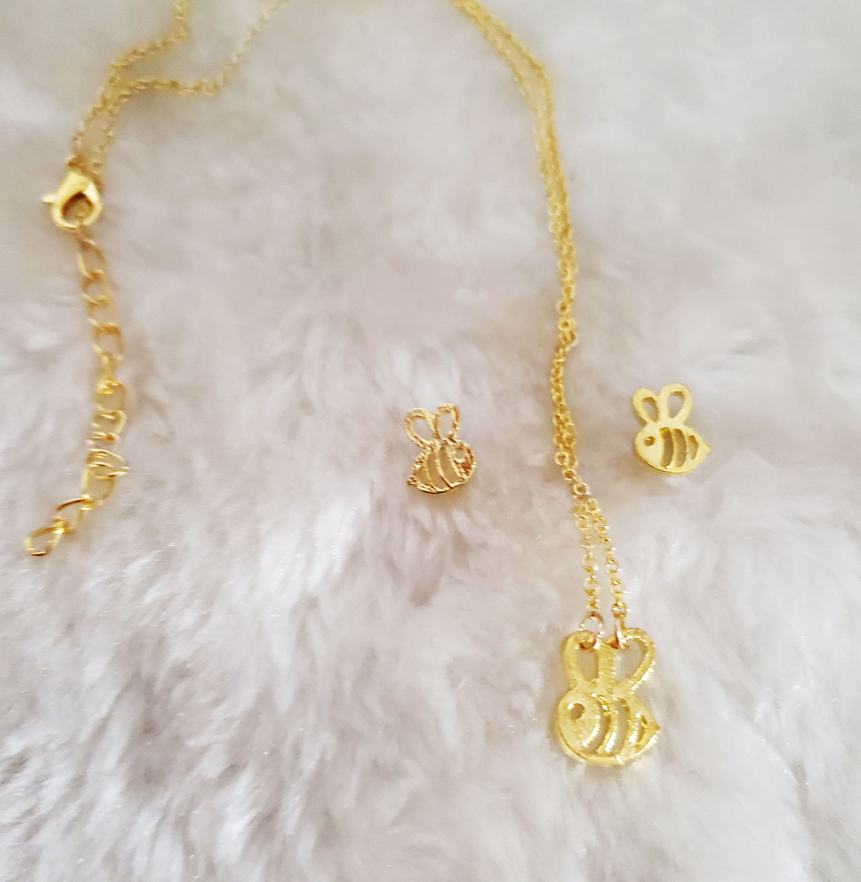 Bee Pendant Alloy Necklace and Earring Set