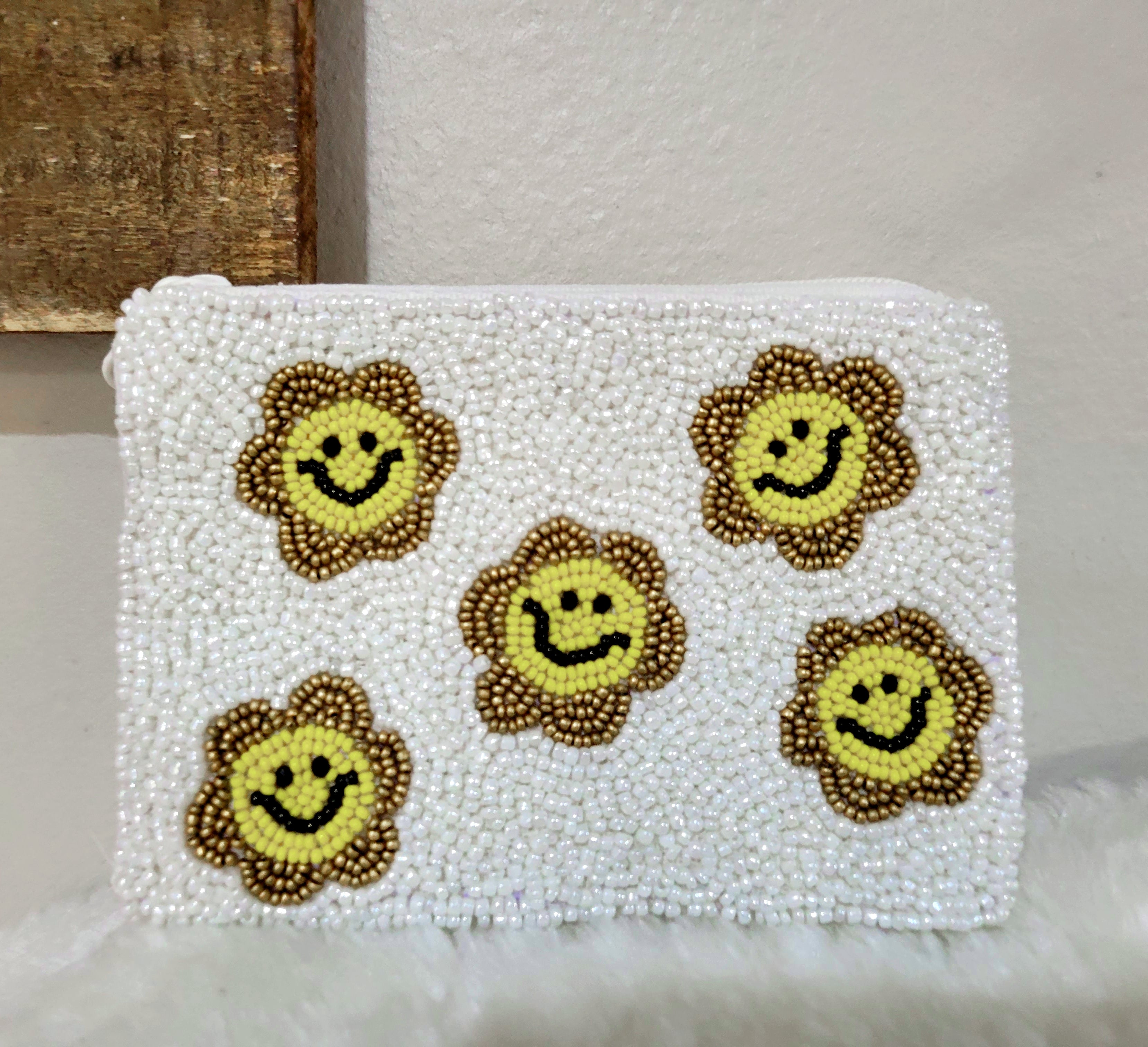 White Smiley Face Daisy Seed Bead Coin Purse